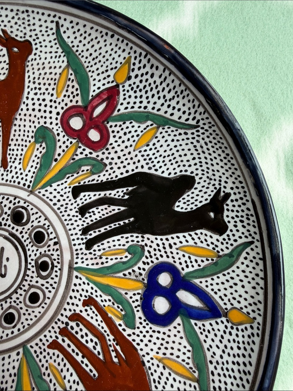 12” Vintage Hand-Painted Ceramic Tunisian Plate - Black Brown Blue Green red - Picture 4 of 9